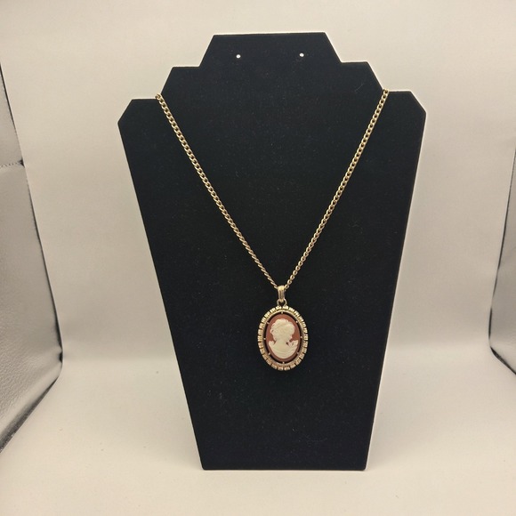cameo Jewelry - VTG Gold Tone Spinner Cameo Fleur De Lis Pendant Necklace